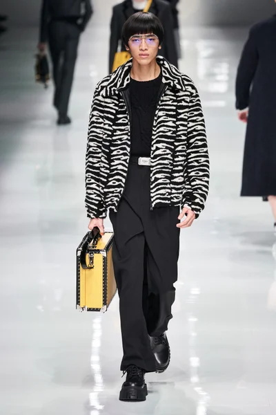 Look 11